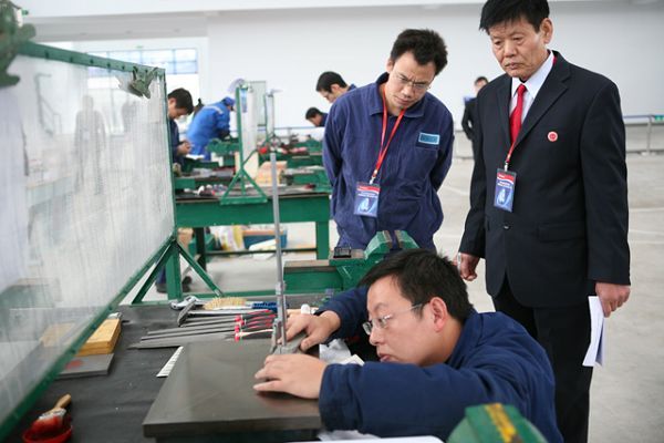 吉利首屆模具工職業(yè)技能比武大賽在臨海開(kāi)鑼，助推職業(yè)技能培訓(xùn)新高度